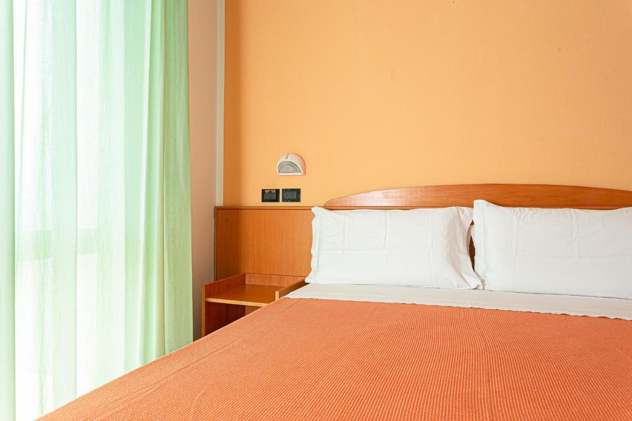 Little Hotel Cesena Bagian luar foto