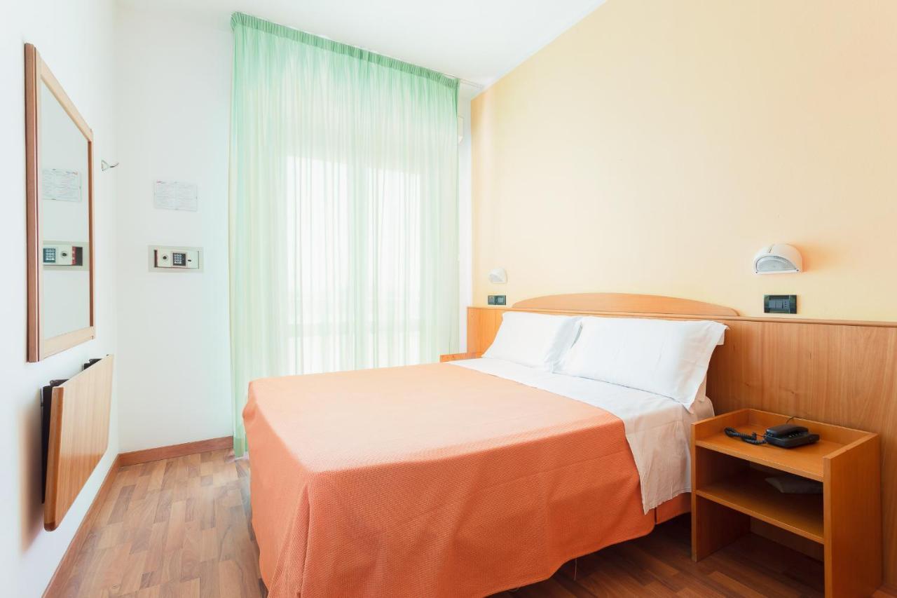 Little Hotel Cesena Bagian luar foto