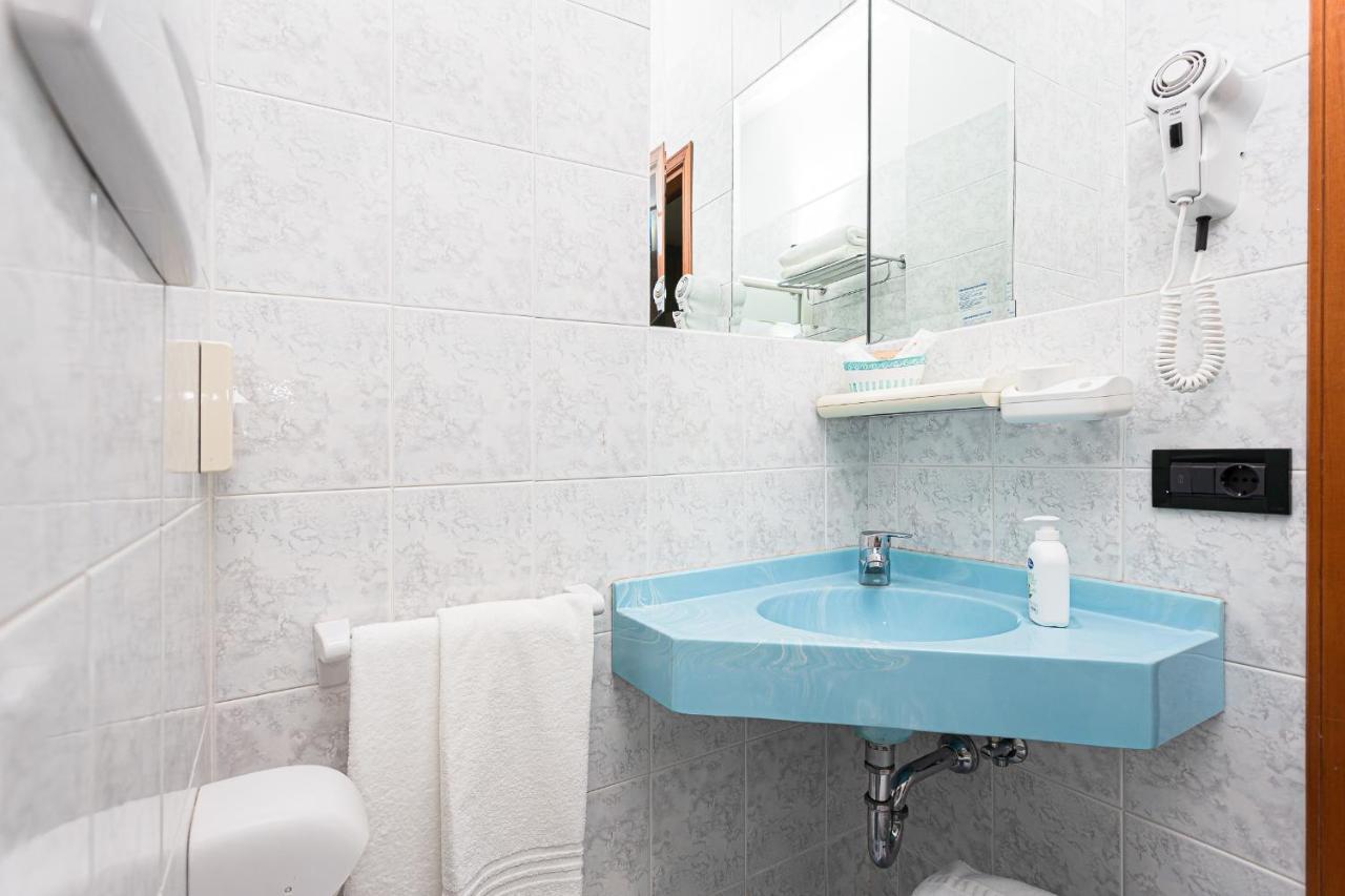 Little Hotel Cesena Bagian luar foto